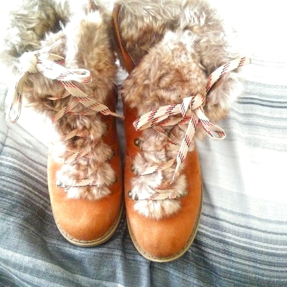Fall/winter boots with fur